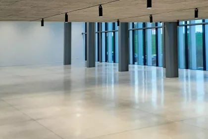 Bigger view of Duurzame reiniging en behandeling van nieuwe als oude betonvloeren voor bedrijven_RSD Floortreatment